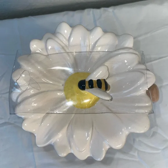 Rae Dunn Queen Bee Mug with Flower Topper - Picture 2 of 3